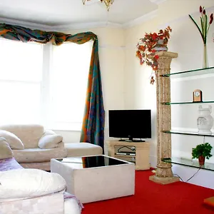 Hartland 2-bedroom With Bfast And Parking Southend-on-Sea